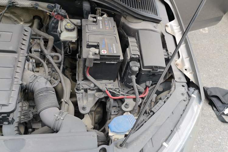 Used Skoda Octavia 2015 1.6L Manual Yijie Edition Engine Bay Left