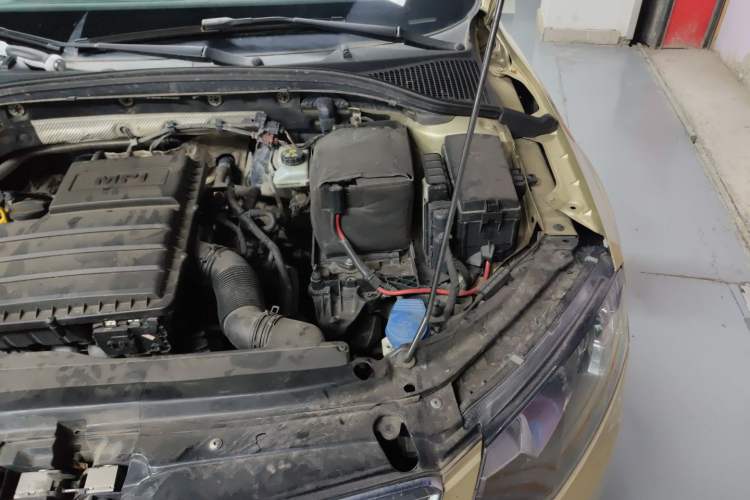 Used Skoda Octavia 2015 1.6L Manual Yijie Edition Engine Bay Left