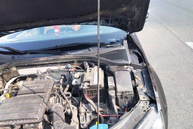 Used Skoda Octavia 2015 1.6L Automatic Yijie Edition Engine Bay Left