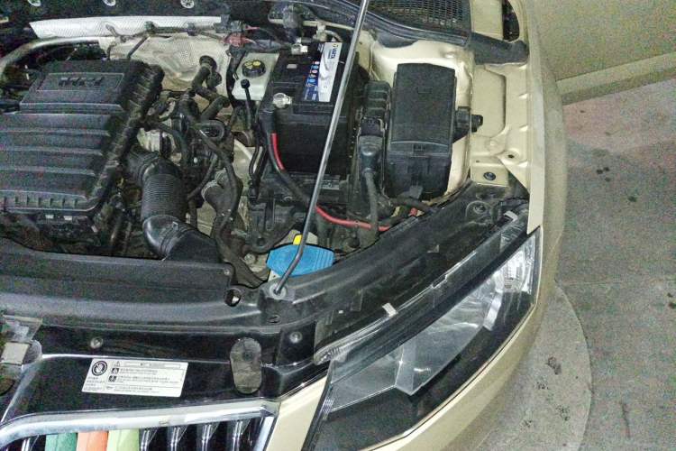 Used Skoda Octavia 2015 1.6L Automatic Yijie Edition Engine Bay Left