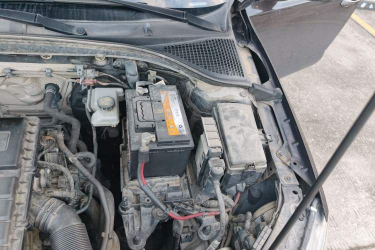 Used Skoda Octavia 2015 1.6L Manual Yijun Edition Engine Bay Left