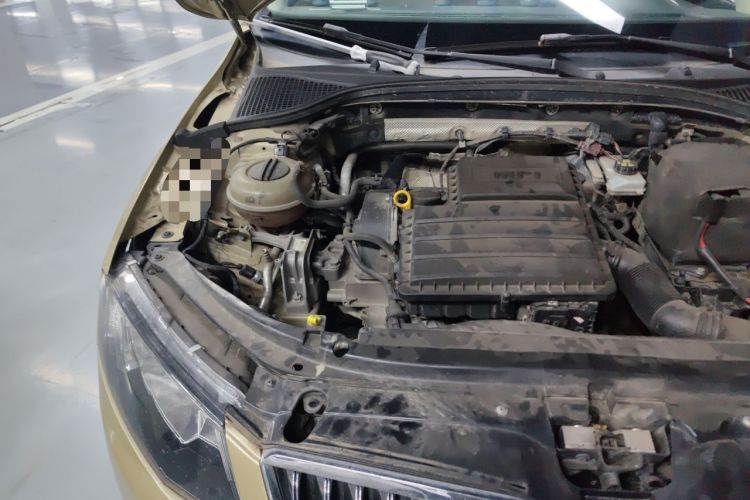 Used Skoda Octavia 2015 1.6L Manual Yijie Edition Engine Bay Right