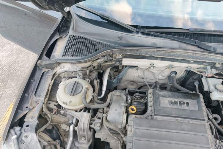 Used Skoda Octavia 2015 1.6L Manual Yijun Edition Engine Bay Right
