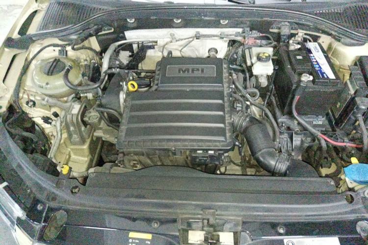 Used Skoda Octavia 2015 1.6L Automatic Yijie Edition Engine Bay