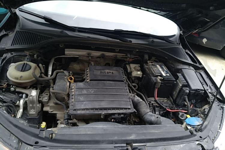 Used Skoda Octavia 2015 1.6L Automatic Yijun Edition Engine Bay