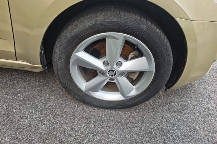 Used Skoda Octavia 2015 1.6L Manual Yijun Edition Exterior 1
