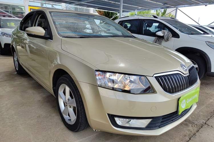 Used Skoda Octavia 2015 1.6L Automatic Yijie Edition Front Right 45 Deg