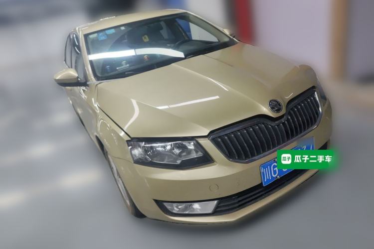 Used Skoda Octavia 2015 1.6L Manual Yijie Edition Front Right 45 Deg