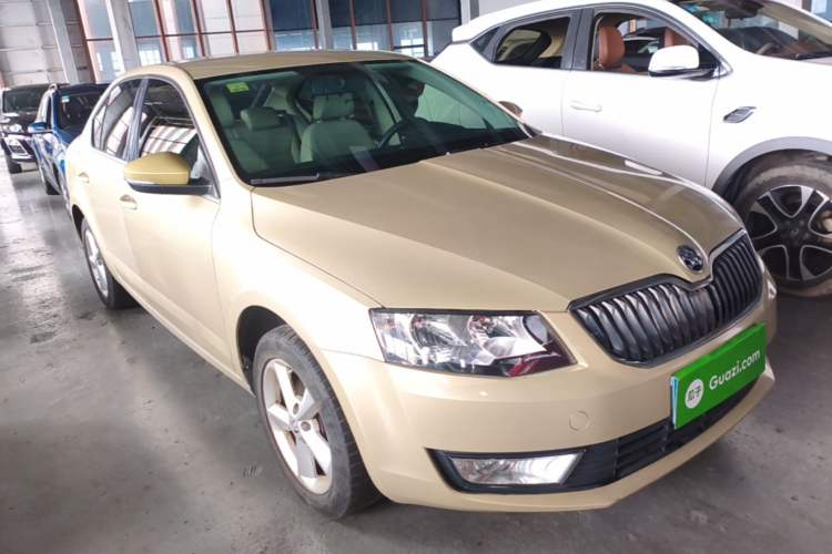 Used Skoda Octavia 2015 1.6L Automatic Yijie Edition Front Right 45 Deg