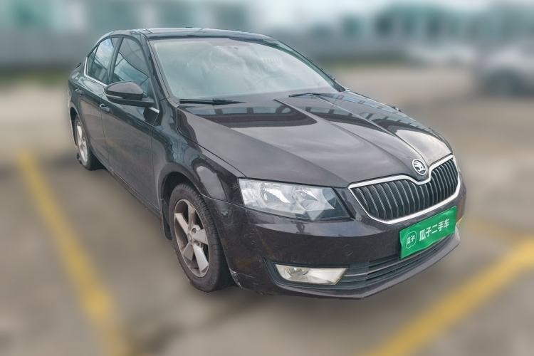 Used Skoda Octavia 2015 1.6L Manual Yijun Edition Front Right 45 Deg