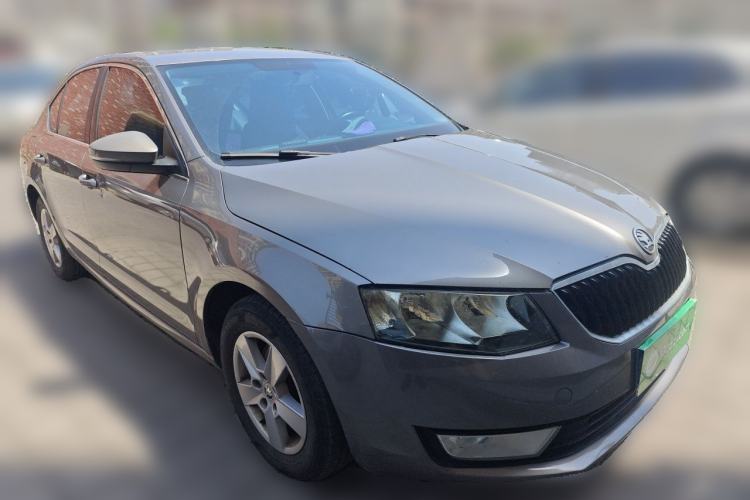Used Skoda Octavia 2015 1.6L Manual Eado Edition Front Right 45 Deg