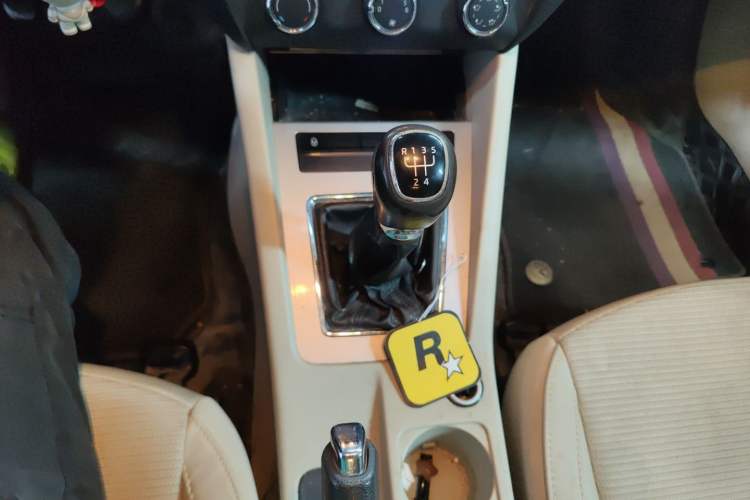 Used Skoda Octavia 2015 1.6L Manual Yijie Edition Gear Lever