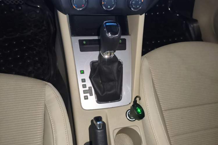 Used Skoda Octavia 2015 1.6L Automatic Yijie Edition Gear Lever
