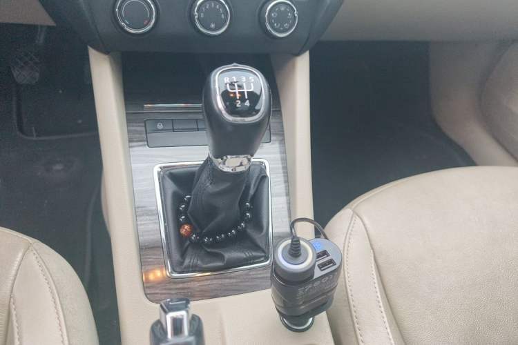 Used Skoda Octavia 2015 1.6L Manual Yijun Edition Gear Lever