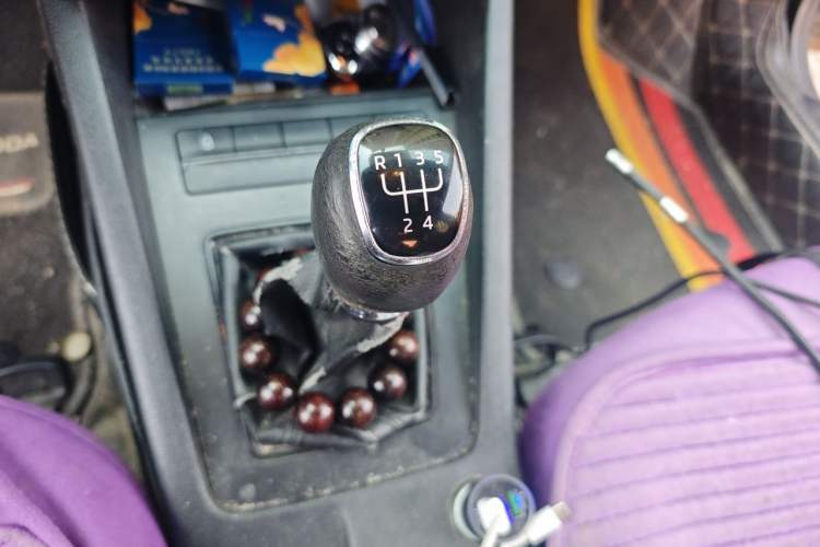 Used Skoda Octavia 2015 1.6L Manual Eado Edition Gear Lever