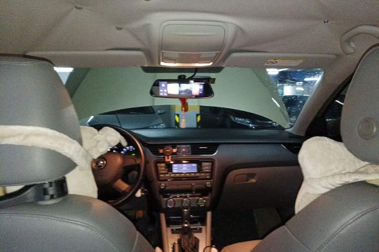 Used Skoda Octavia 2015 1.6L Automatic Yijie Edition Headliner