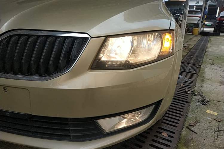 Used Skoda Octavia 2015 1.4TSI DSG Eado Edition Left Front Headlight