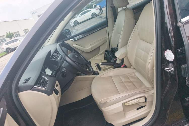 Used Skoda Octavia 2015 1.6L Manual Yijun Edition Left Front Seat
