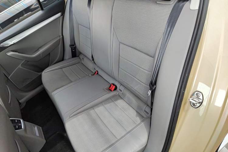 Used Skoda Octavia 2015 1.6L Automatic Yijie Edition Left Rear Seat