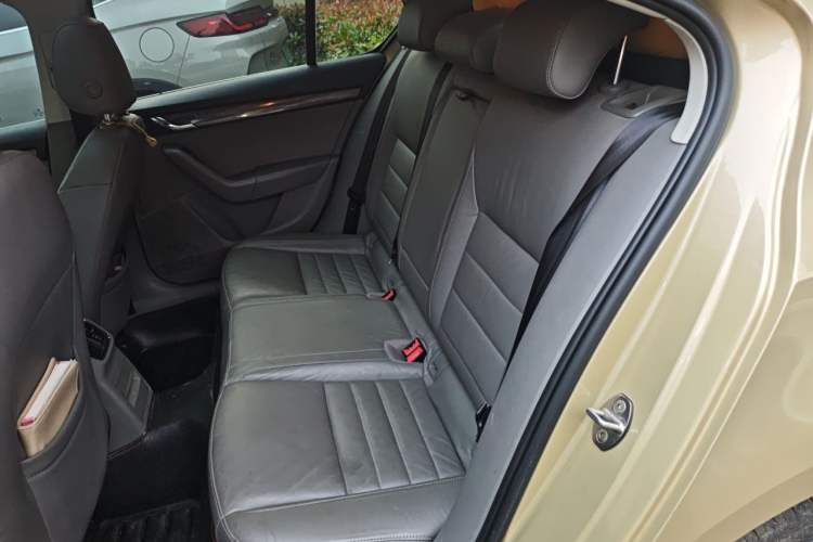 Used Skoda Octavia 2015 1.6L Manual Yijun Edition Left Rear Seat