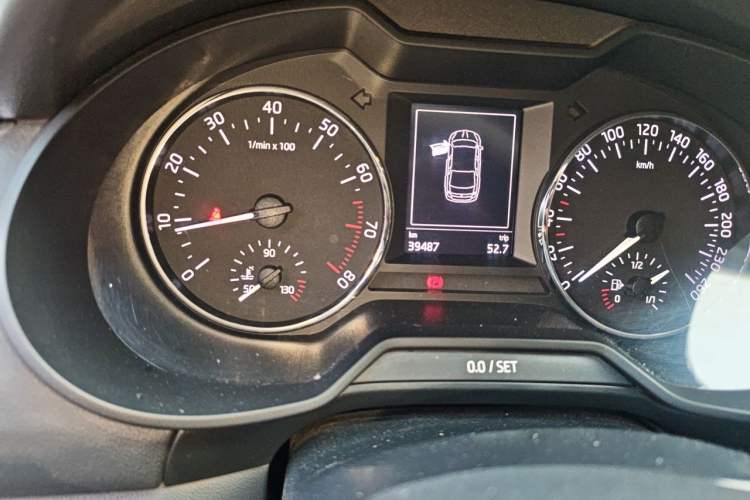Used Skoda Octavia 2015 1.6L Manual Yijun Edition Odometer Close Up
