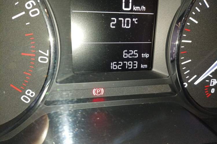 Used Skoda Octavia 2015 1.6L Automatic Yijie Edition Odometer Close Up