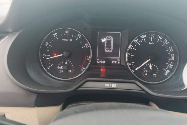Used Skoda Octavia 2015 1.6L Manual Yijun Edition Odometer Close Up
