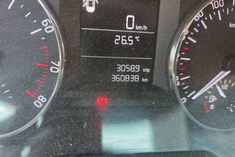 Used Skoda Octavia 2015 1.6L Manual Eado Edition Odometer Close Up