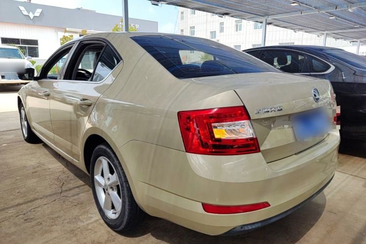 Used Skoda Octavia 2015 1.6L Automatic Yijie Edition Rear Left 45 Deg