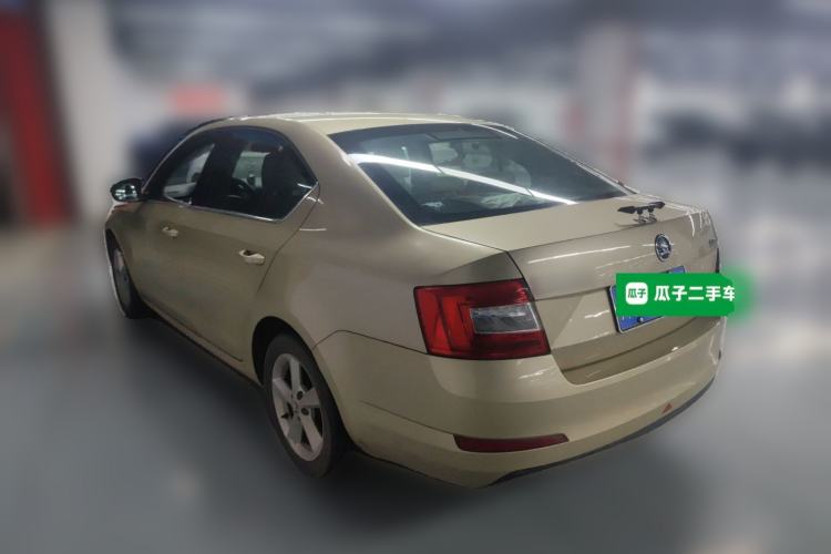 Used Skoda Octavia 2015 1.6L Manual Yijie Edition Rear Left 45 Deg