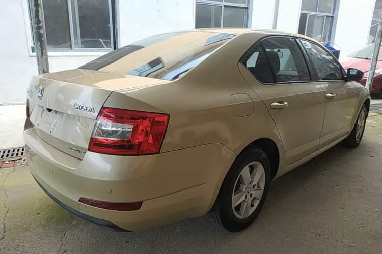 Used Skoda Octavia 2015 1.4TSI DSG Eado Edition Rear Right 45 Deg