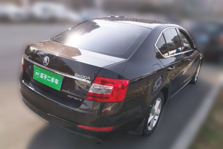 Used Skoda Octavia 2015 1.6L Automatic Yijie Edition Rear Right 45 Deg