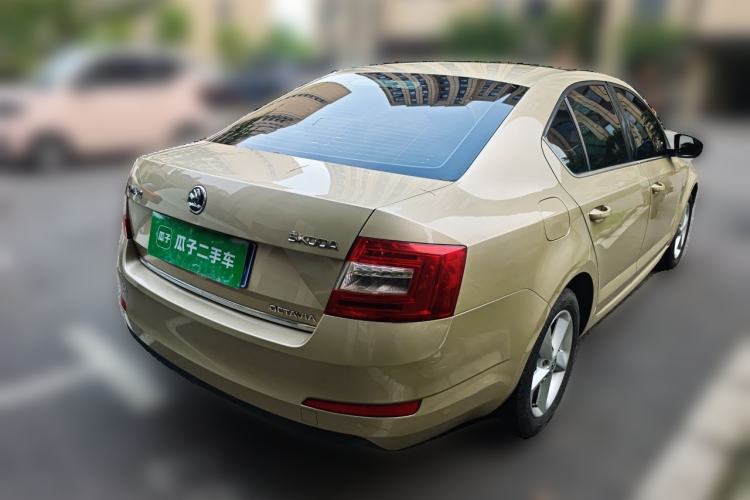 Used Skoda Octavia 2015 1.6L Manual Yijun Edition Rear Right 45 Deg