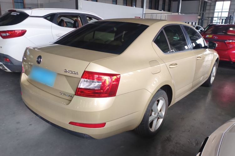Used Skoda Octavia 2015 1.6L Automatic Yijie Edition Rear Right 45 Deg