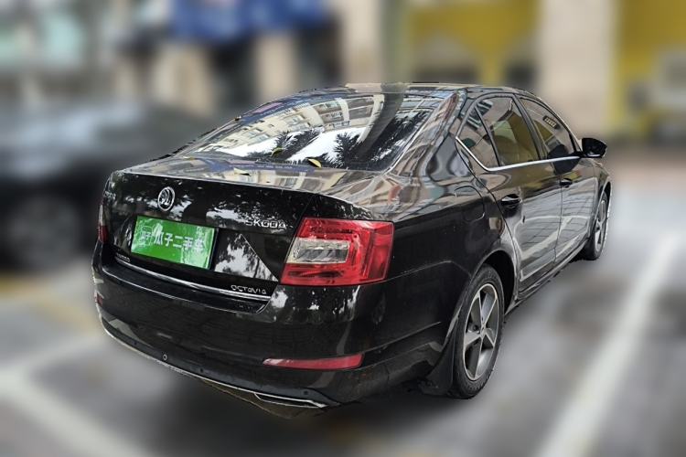 Used Skoda Octavia 2015 1.4TSI DSG Yijun Edition Rear Right 45 Deg