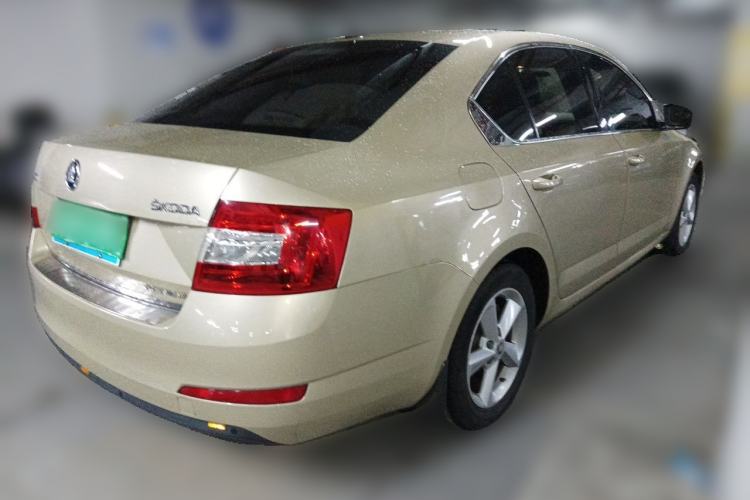 Used Skoda Octavia 2015 1.6L Automatic Yijie Edition Rear Right 45 Deg