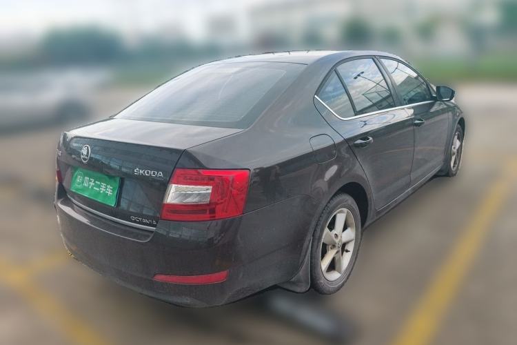 Used Skoda Octavia 2015 1.6L Manual Yijun Edition Rear Right 45 Deg