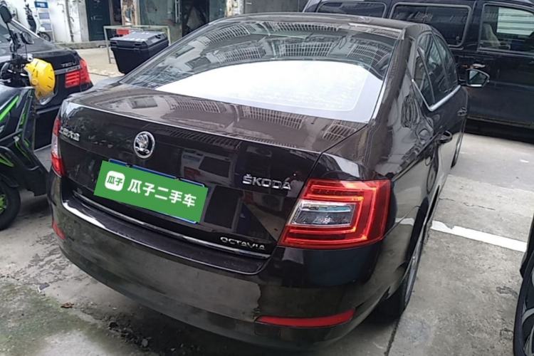 Used Skoda Octavia 2015 1.6L Automatic Yijun Edition Rear Right 45 Deg