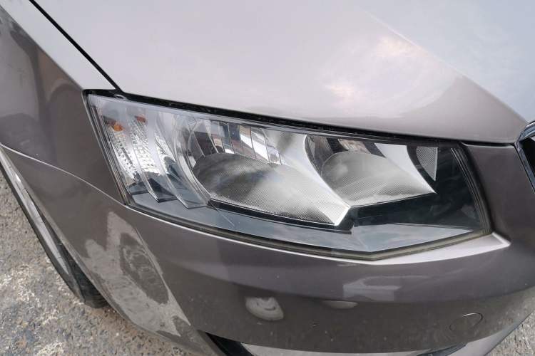 Used Skoda Octavia 2015 1.6L Manual Yijie Edition Right Front Headlight