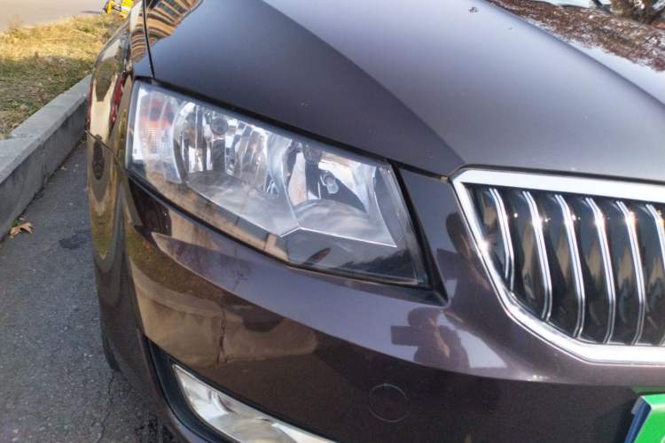Used Skoda Octavia 2015 1.6L Automatic Yijie Edition Right Front Headlight