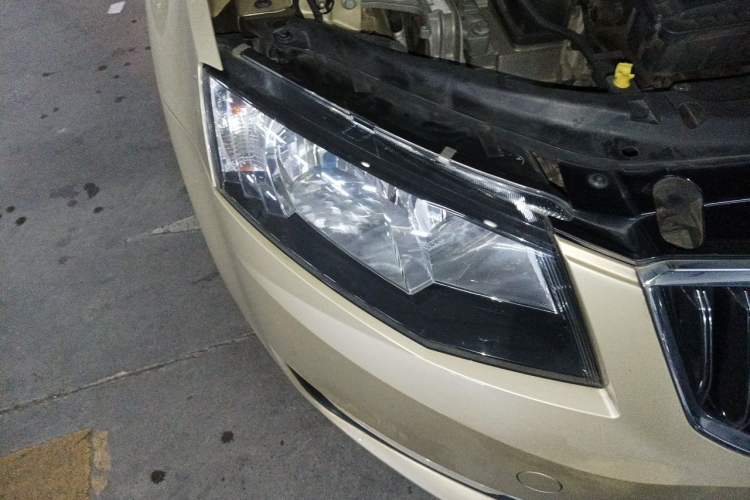 Used Skoda Octavia 2015 1.6L Automatic Yijie Edition Right Front Headlight