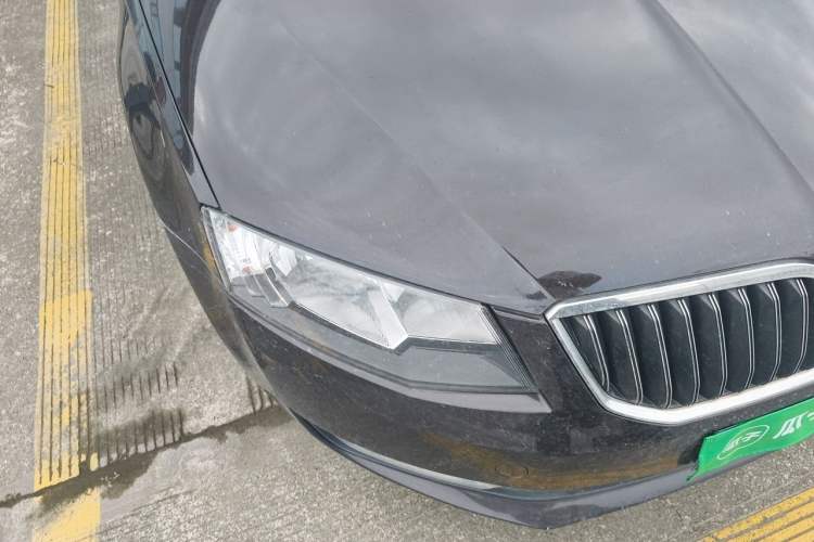 Used Skoda Octavia 2015 1.6L Manual Yijun Edition Right Front Headlight