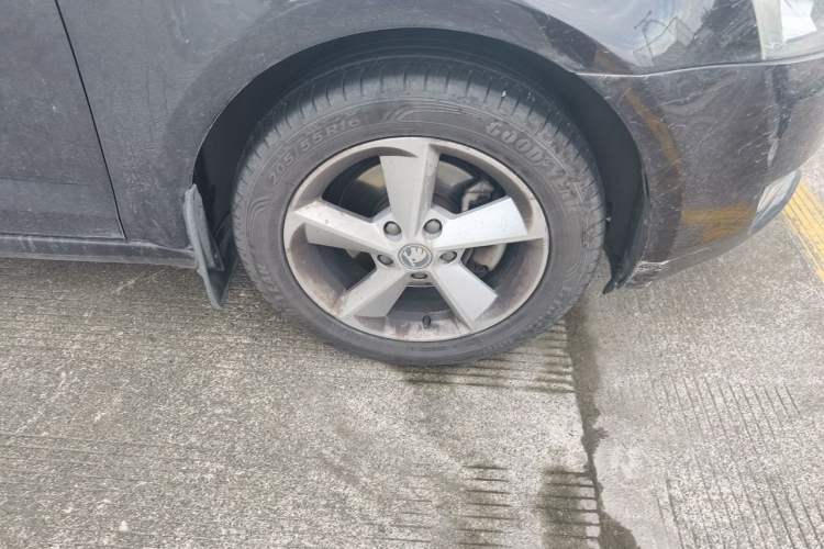 Used Skoda Octavia 2015 1.6L Manual Yijun Edition Right Front Wheel Hub