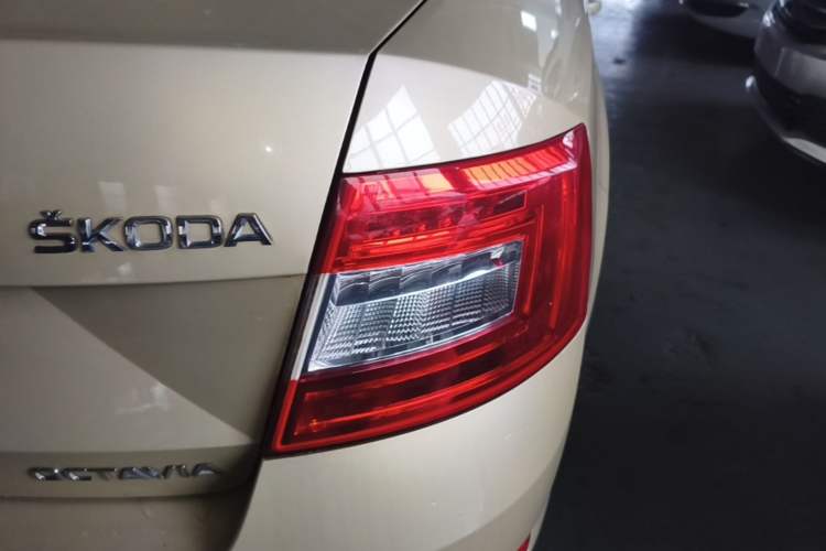 Used Skoda Octavia 2015 1.6L Automatic Yijie Edition Right Rear Taillight