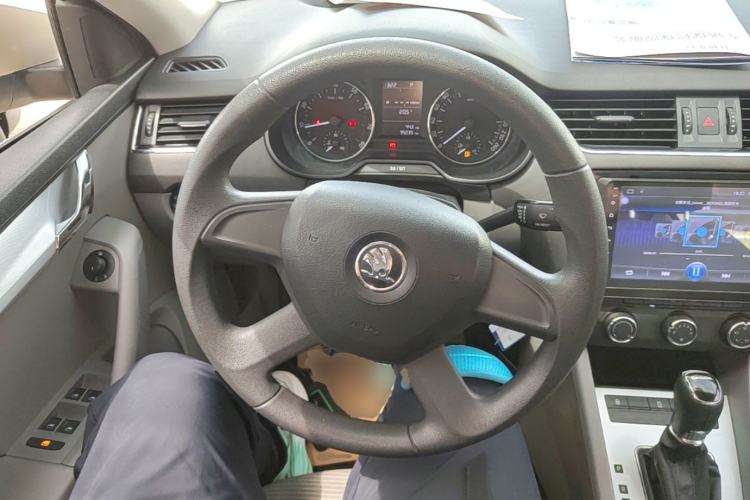 Used Skoda Octavia 2015 1.6L Automatic Yijie Edition Steering Wheel