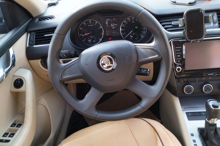 Used Skoda Octavia 2015 1.6L Automatic Yijie Edition Steering Wheel