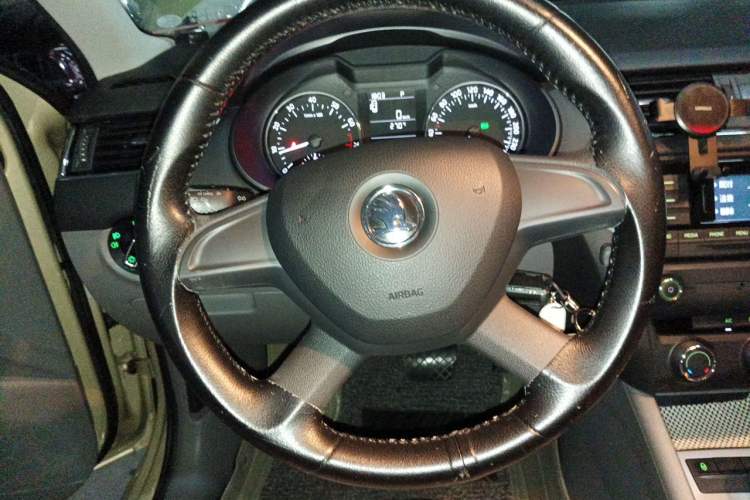 Used Skoda Octavia 2015 1.6L Automatic Yijie Edition Steering Wheel