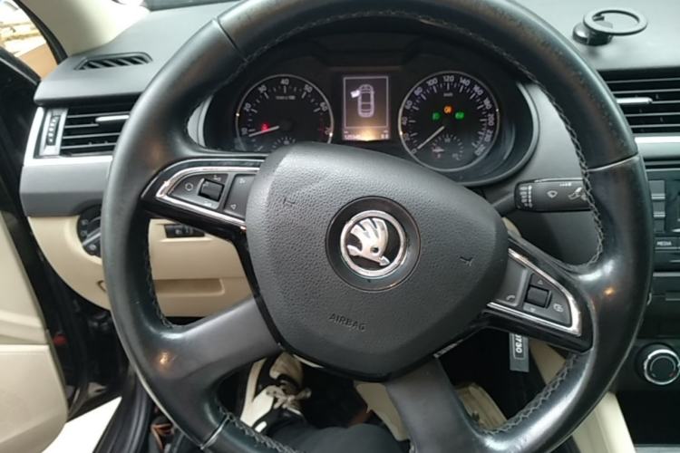 Used Skoda Octavia 2015 1.6L Automatic Yijun Edition Steering Wheel