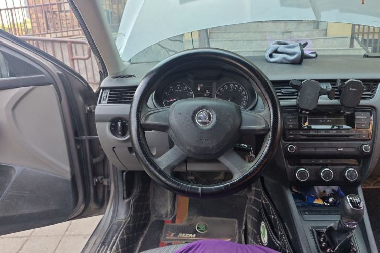 Used Skoda Octavia 2015 1.6L Manual Eado Edition Steering Wheel