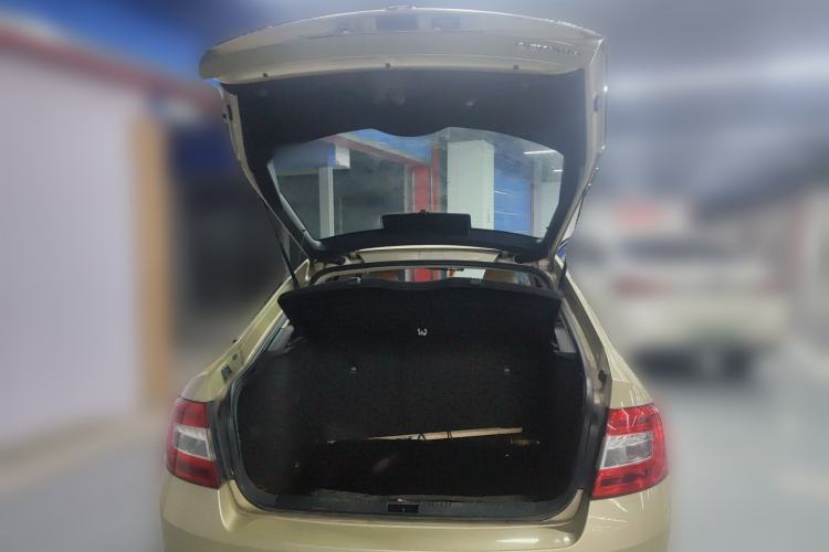 Used Skoda Octavia 2015 1.6L Manual Yijie Edition Trunk